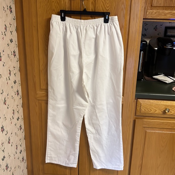 Women’s white uniform pants. Size XL - Picture 2 of 3